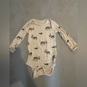 Kyte Baby long sleeve bodysuit in reindeer. Size 12-18 months.